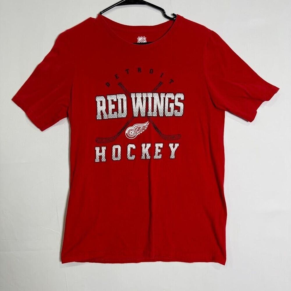 NHL Detroit Red Wings Hockey Boys Crew Neck Red T Shirt XL 18/20 Front Logo‎